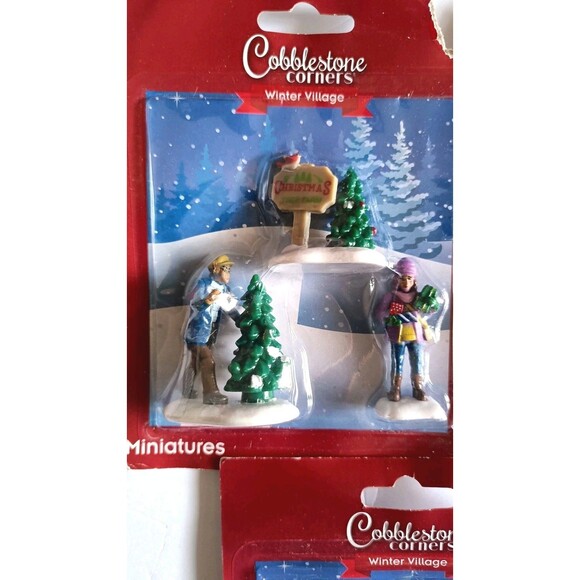 Cobblestone Corners Christmas Miniatures 21 Piece Set 7 Packs Winter Village New - Picture 4 of 5